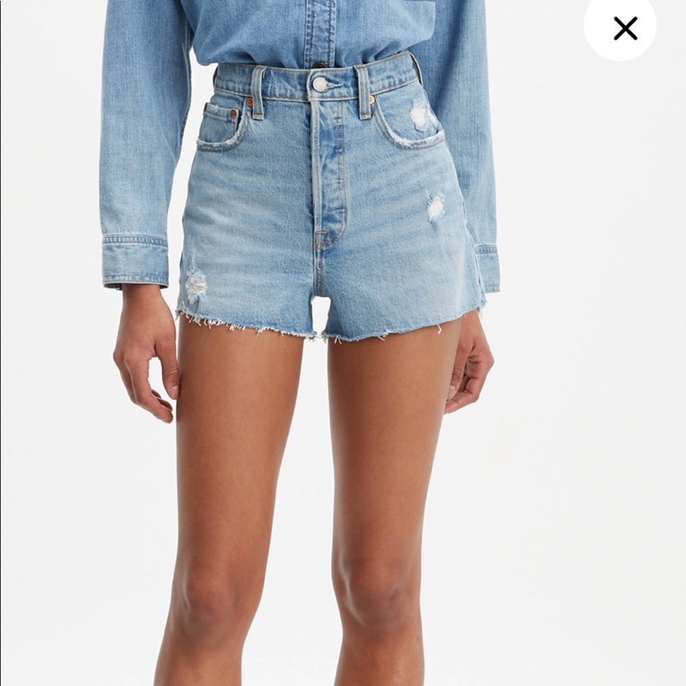 Levi’s Ribcage Shorts